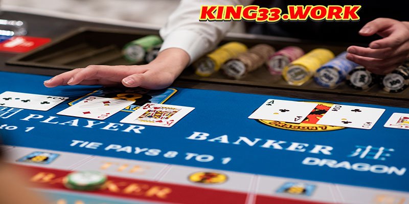 King33 - Cách tính điểm Baccarat đơn giản và dễ dàng? 3 Bí mật chiến thắng Baccarat: Luật chơi và Cách tính điểm Baccarat chiến thuật!